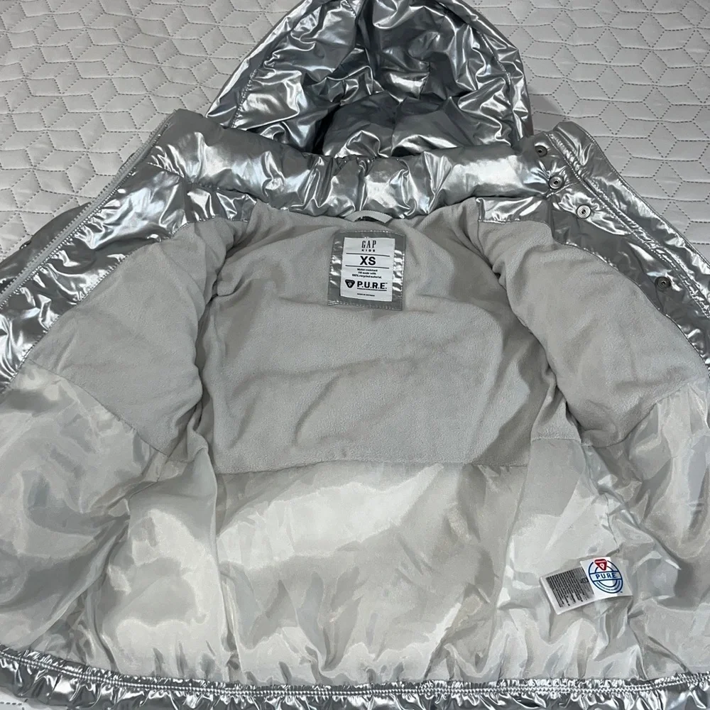GAP Kids Silver Puffer Jacket Girl's Size XS 4-5